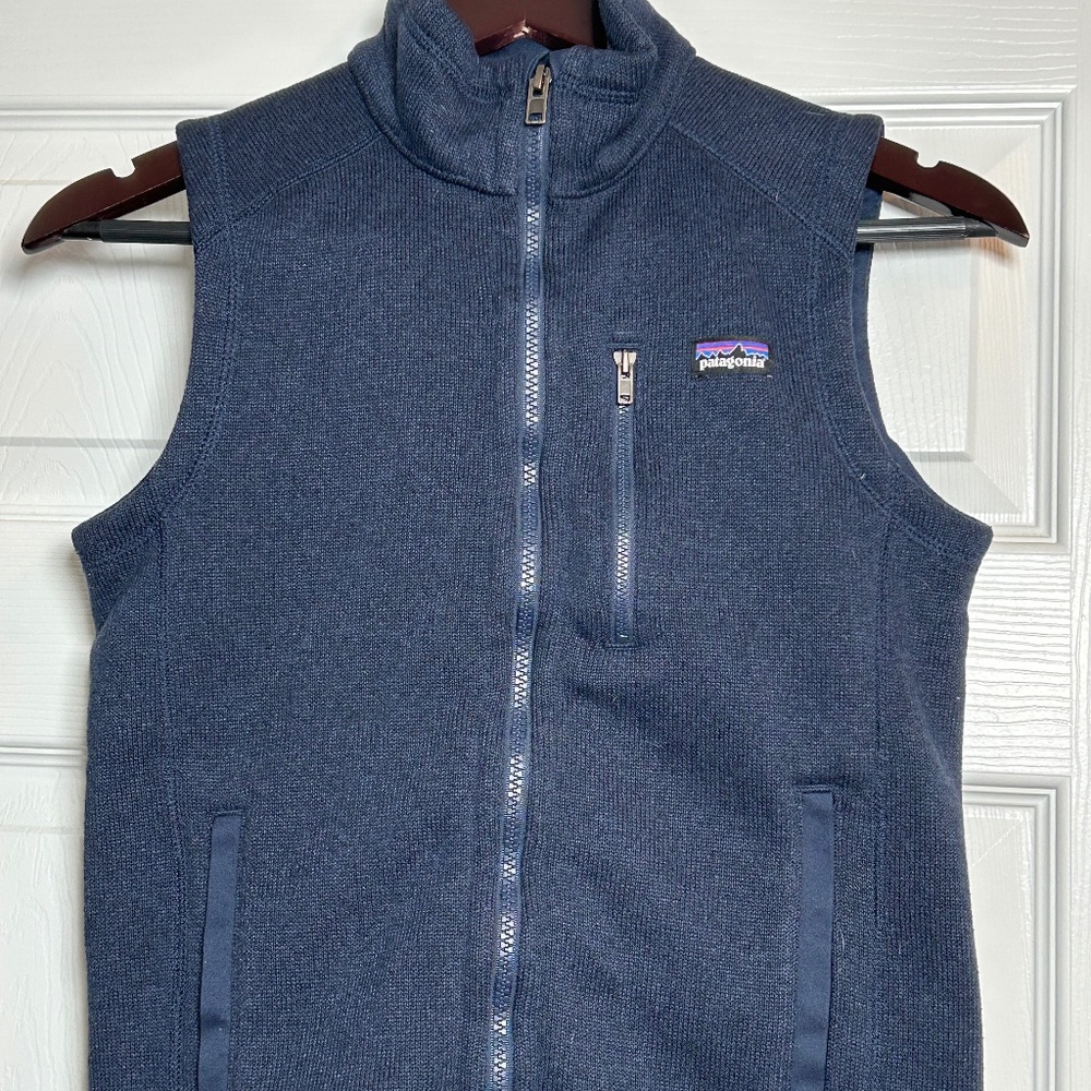 CHILD'S PATAGONIA NAVY SWEATER VEST - SIZE LARGE